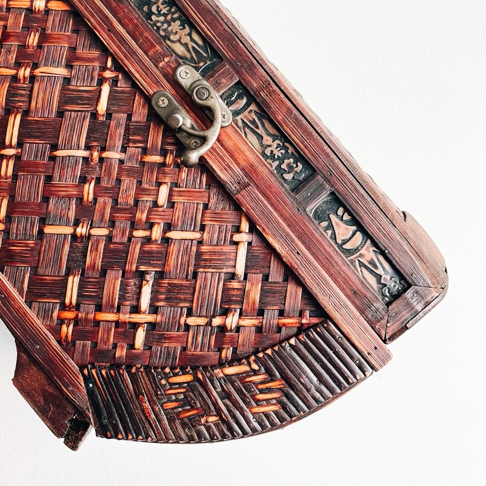 Argue rattan chest DO NOT BUNDLE